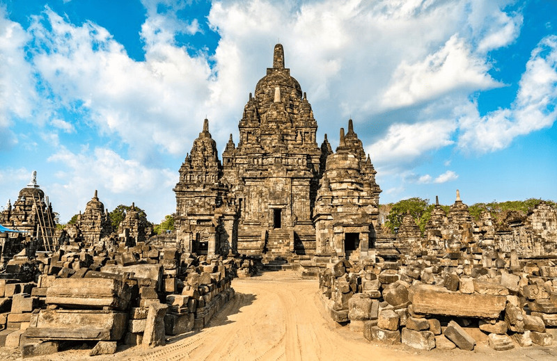 Bukti nyata dari praktik mempersembahkan mandala di Indonesia